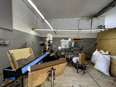 Linia produkcyjna nielegalnych papierosów Linia produkcyjna nielegalnych papierosów