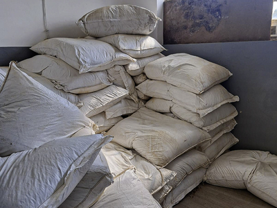 Worki z nielegalnym tytoniem Worki z nielegalnym tytoniem