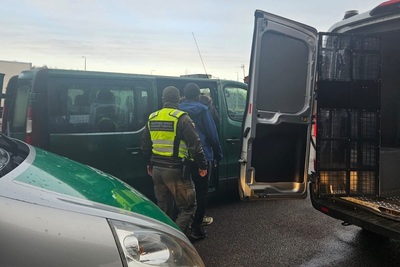 Funkcjonariusz litewski podczas wykonywania czynności służbowych Funkcjonariusz litewski podczas wykonywania czynności służbowych