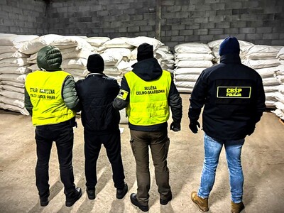 Służby zabezpieczyły 63 tony nielegalnego tytoniu Służby zabezpieczyły 63 tony nielegalnego tytoniu