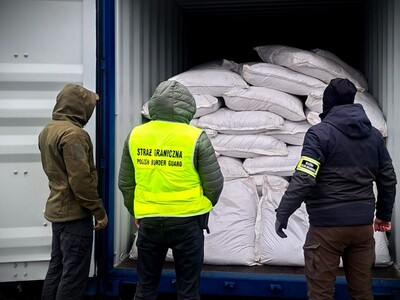 Służby zabezpieczyły 63 tony nielegalnego tytoniu Służby zabezpieczyły 63 tony nielegalnego tytoniu