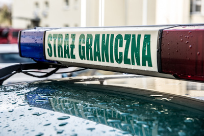 Oświetlenie pojazdu służbowego z napisem Straż Graniczna Oświetlenie pojazdu służbowego z napisem Straż Graniczna