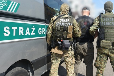 Wspólna akcja SG i KAS. Rozbito gang przemytników papierosów Zdjęcia: NOSG