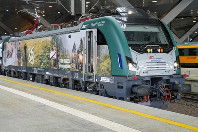 Pociąg „Generał Kruszewski” i lokomotywa z jubileuszową okleiną – tak Straż Graniczna wraz z PKP Intercity świętują 35-lecie formacji Pociąg „Generał Kruszewski” i lokomotywa z jubileuszową okleiną – tak Straż Graniczna wraz z PKP Intercity świętują 35-lecie formacji