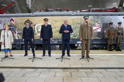 Pociąg „Generał Kruszewski” i lokomotywa z jubileuszową okleiną – tak Straż Graniczna wraz z PKP Intercity świętują 35-lecie formacji Pociąg „Generał Kruszewski” i lokomotywa z jubileuszową okleiną – tak Straż Graniczna wraz z PKP Intercity świętują 35-lecie formacji