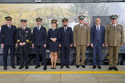 Pociąg „Generał Kruszewski” i lokomotywa z jubileuszową okleiną – tak Straż Graniczna wraz z PKP Intercity świętują 35-lecie formacji Pociąg „Generał Kruszewski” i lokomotywa z jubileuszową okleiną – tak Straż Graniczna wraz z PKP Intercity świętują 35-lecie formacji