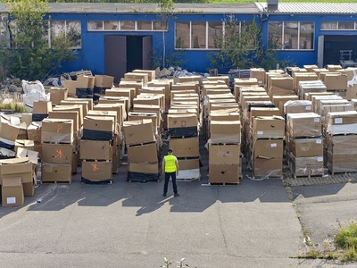 Likwidacja nielegalnej fabryki: 9 zatrzymanych, milion papierosów i 16 ton tytoniu Likwidacja nielegalnej fabryki: 9 zatrzymanych, milion papierosów i 16 ton tytoniu