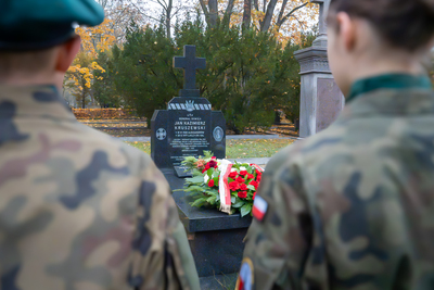 Hołd spoczywającym na warszawskim Cmentarzu Wojskowym na Powązkach żołnierzom Korpusu Ochrony Pograniczna i Straży Granicznej II RP 