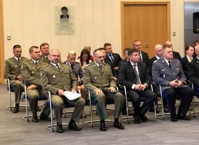 Funkcjonariusze nagrodzeni za osiągnięcia w służbie i poza nią 