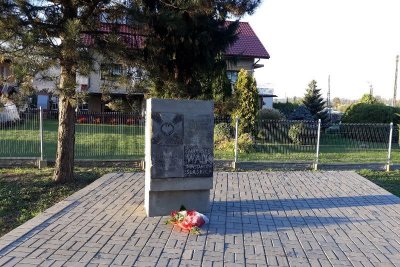 Zabełków. Pomnik ku czci Powstańców, którzy w maju 1921 roku wyparli ze wsi oddziały niemieckie. (Śląski OSG, 29.09.2018 ok. g. 16.30)