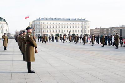 Uroczysta zmiana warty przy Grobie Nieznanego Żołnierza 