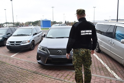 Lexus zabezpieczony przez NOSG Funkcjonariusze Nadbużańskiego Oddziału SG zabezpieczyli poszukiwanego Lexusa