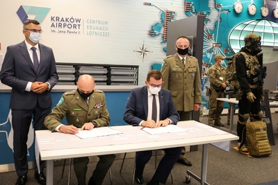 Nowy ambulans pirotechniczny w Krakowie-Balicach 