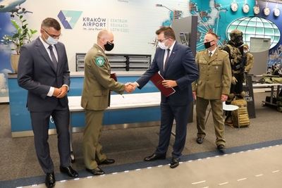 Nowy ambulans pirotechniczny w Krakowie-Balicach 