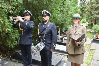 Uroczyste złożenie kwiatów na grobie żołnierza KOP śp. płk. w st. spocz. Mieczysława Zygmunta Uroczyste złożenie kwiatów na grobie żołnierza KOP śp. płk. w st. spocz. Mieczysława Zygmunta