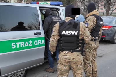 Funkcjonariusze zatrzymują członków zorganizowanej grypy przestępczej 