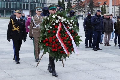 Szefowie służb podległych MSWiA w czasie uroczystości na placu Marszałka J. Piłsudskiego 