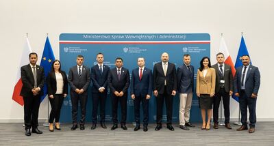 Zdjęcie pamiątkowe przedstawicieli SG i MSWiA z delegatami z Republiki Iraku 