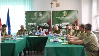 Spotkanie Marszałek Sejmu z funkcjonariuszami Straży Granicznej z PSG w Narewce 