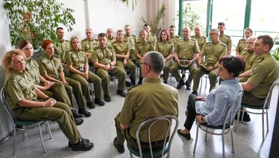 Spotkanie Marszałek Sejmu z funkcjonariuszami Straży Granicznej z PSG w Narewce 