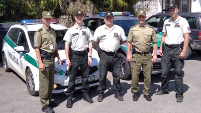 Funkcjonariusze Straży Granicznej i słowackiej Policji 
