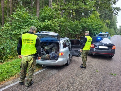 patrol SG oraz zatrzymane auto 