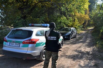 pojazd służbowy, funkcjonariusz SG, zatrzymane auto 