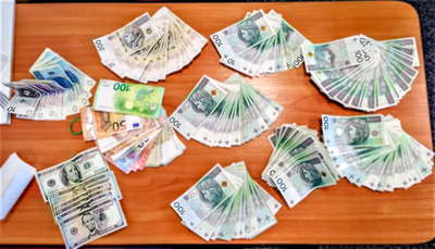 zabezpieczona gotówka, różne waluty 