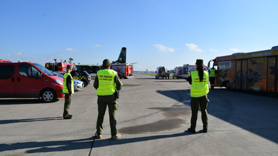 Ćwiczenia ewakuacyjno-ratownicze na lotnisku 