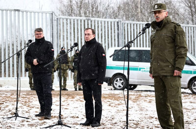 Wizyta na terenie Podlaskiego Oddziału SG w związku z zakończeniem prac przy pierwszym odcinku bariery elektronicznej na granicy polsko-białoruskiej 