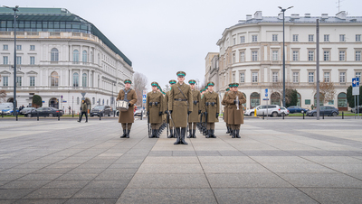 Uroczysta zmiana posterunku honorowego przy Grobie Nieznanego Żołnierza 
