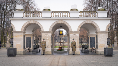 Uroczysta zmiana posterunku honorowego przy Grobie Nieznanego Żołnierza 