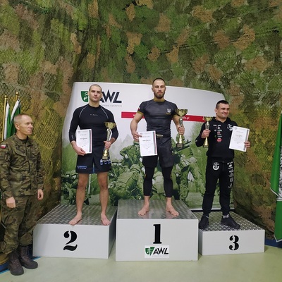 Podium zawodów w brazylijskim jiu jitsu 
