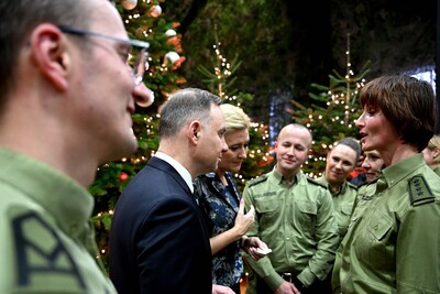 Spotkanie wigilijne Prezydenta RP i Pierwszej Damy RP z funkcjonariuszami służb mundurowych 