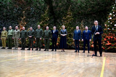 Spotkanie wigilijne Prezydenta RP i Pierwszej Damy RP z funkcjonariuszami służb mundurowych 