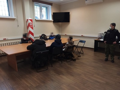 zatrzymani cudzoziemcy w pomieszczeniach służbowych SG 