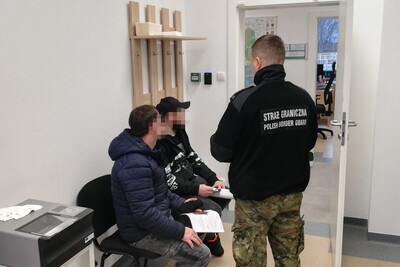 zatrzymani cudzoziemcy w pomieszczeniach służbowych SG 