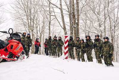 Funkcjonariusze SG w trakcie szkolenia w Bieszczadach 