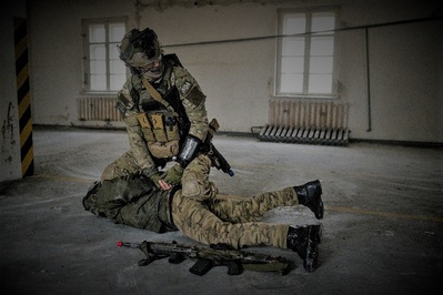 Funkcjonariusze WZD ćwiczą z żołnierzami WOT i 3 Regimentu Rangers z UK 