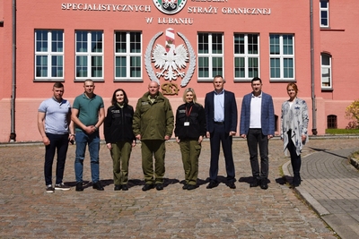 Delegacja z Centrum Kynologicznego Państwowej Służby Granicznej Ukrainy w Lubaniu-pamiątkowa fotografia 