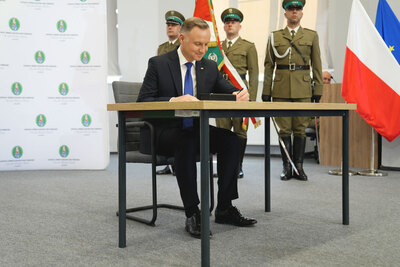 Prezydent RP podpisuje ustawę umożliwiającą powołanie Wyższej Szkoły Straży Granicznej 