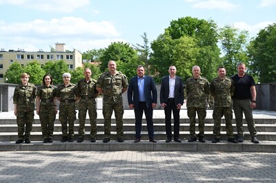 Delegacja z Ukrainy w Centrum Szkolenia SG  zdjęcie pamiątkowe 