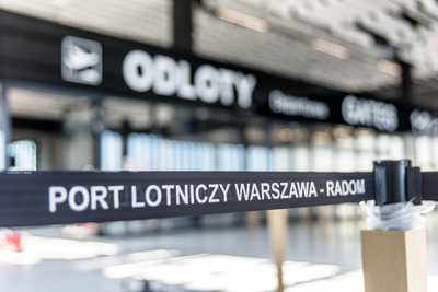 zdjęcie z napisem Port Lotniczy Warszawa - Radom Odloty 
