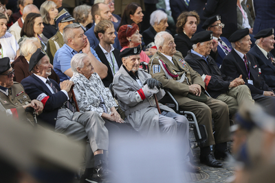 Uroczystości przy pomniku Powstania Warszawskiego 