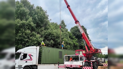 Instalacja kontenerów na granicy polsko-rosyjskiej 