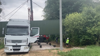 Instalacja kontenerów na granicy polsko-rosyjskiej 