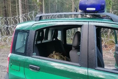Uszkodzony pojazd Straży Granicznej 