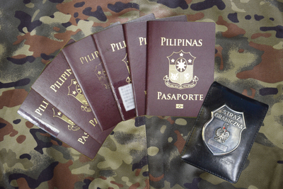 legitymacja SG, dokumenty z napisem PASAPORTE PILIPINAS 