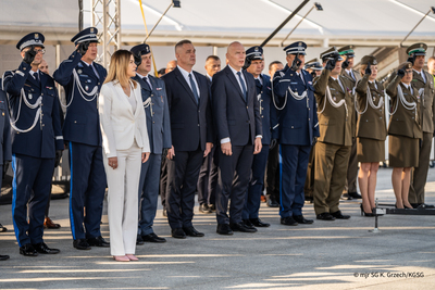 Przedstawiciele służb na trybunie honorowej Przedstawiciele służb na trybunie honorowej