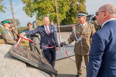 Odsłonięcie tablicy pamiątkowej. 